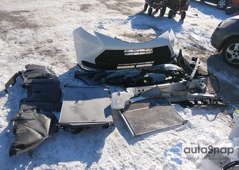 2025 Toyota Sienna Le z USA, uszkodzony, nr VIN 5TDKSKFCXSS202683